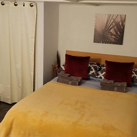 Lower Level Apt 6Ft High Close To Hwy Netflix Wifi Apartment Edmundston Bagian luar foto
