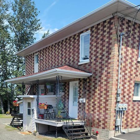 Lower Level Apt 6Ft High Close To Hwy Netflix Wifi Apartment Edmundston Bagian luar foto