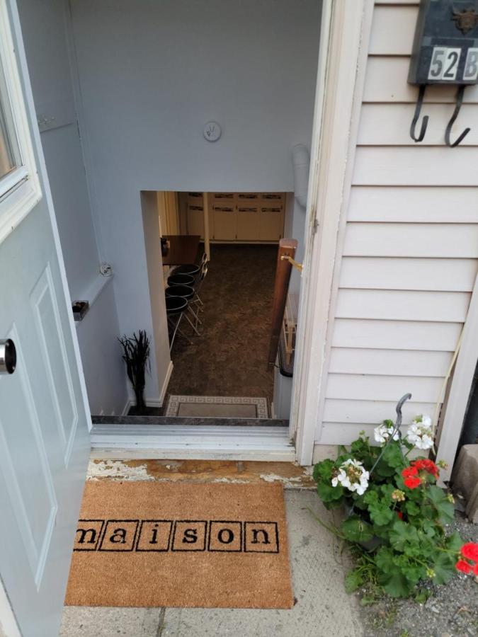 Lower Level Apt 6Ft High Close To Hwy Netflix Wifi Apartment Edmundston Bagian luar foto