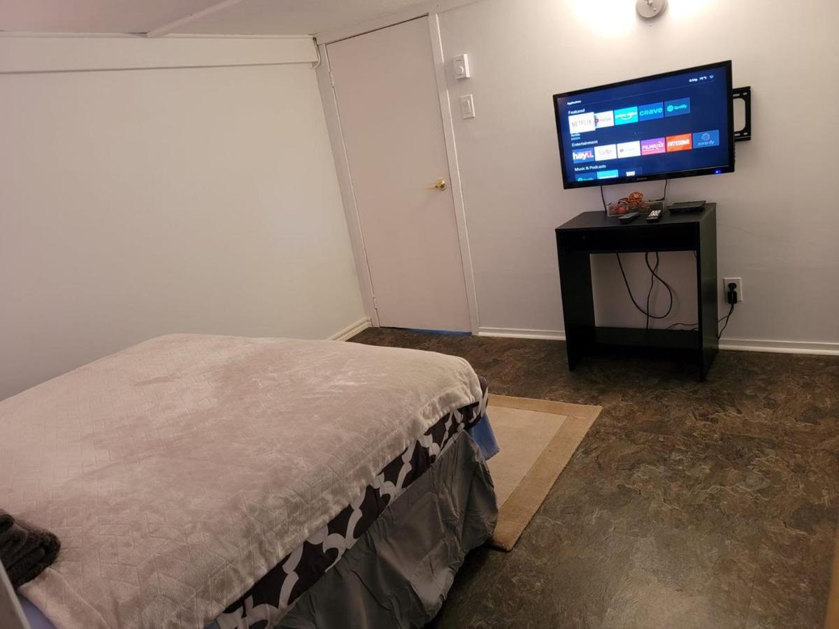 Lower Level Apt 6Ft High Close To Hwy Netflix Wifi Apartment Edmundston Bagian luar foto