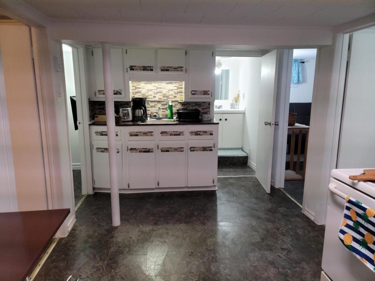 Lower Level Apt 6Ft High Close To Hwy Netflix Wifi Apartment Edmundston Bagian luar foto