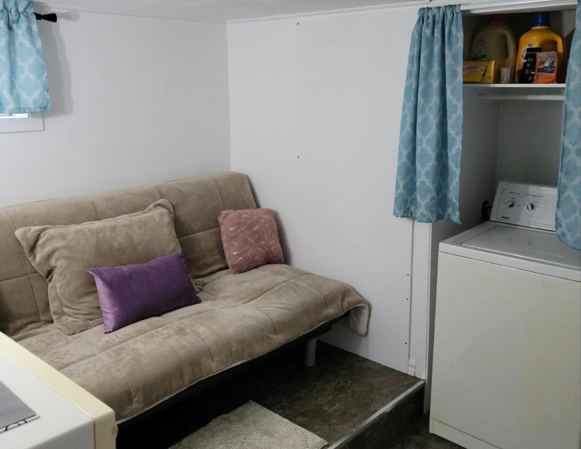 Lower Level Apt 6Ft High Close To Hwy Netflix Wifi Apartment Edmundston Bagian luar foto