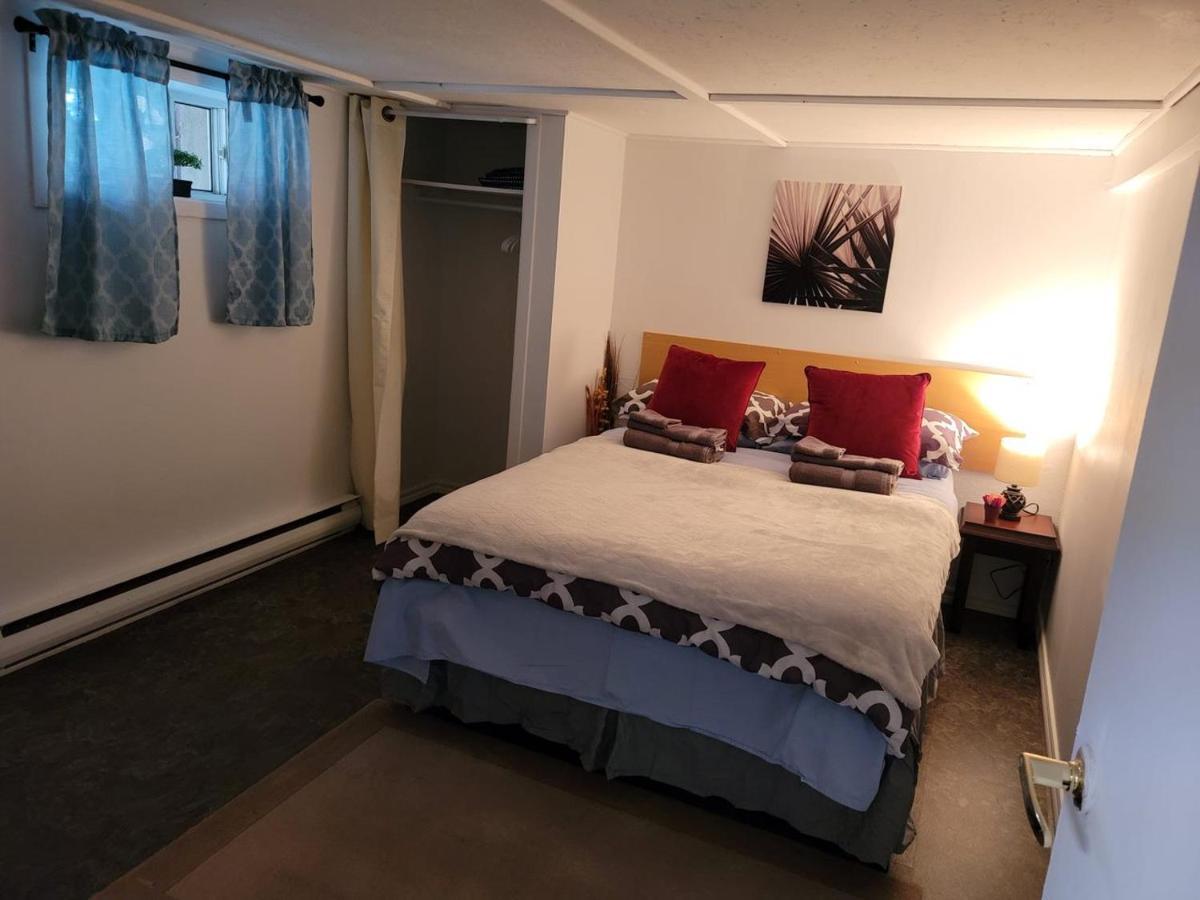 Lower Level Apt 6Ft High Close To Hwy Netflix Wifi Apartment Edmundston Bagian luar foto