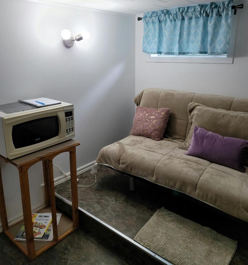 Lower Level Apt 6Ft High Close To Hwy Netflix Wifi Apartment Edmundston Bagian luar foto