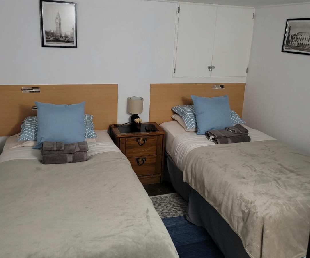 Lower Level Apt 6Ft High Close To Hwy Netflix Wifi Apartment Edmundston Bagian luar foto